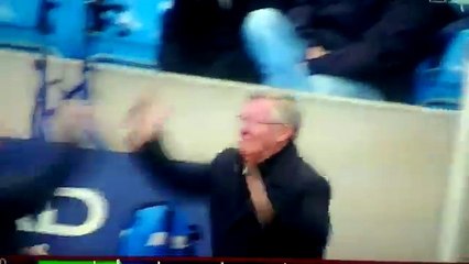 Rio Ferdinand touché par une pièce de monnaie