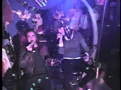 Bourrés, Katy Perry et Robert Pattinson massacrent un karaoké