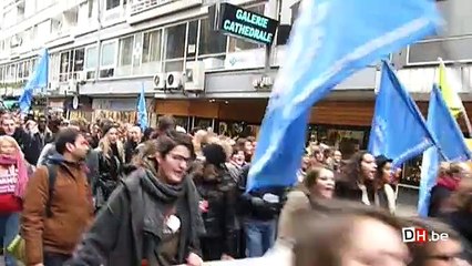 Des étudiants manifestent en nombre à Liège pour un refinancement de l'enseignement