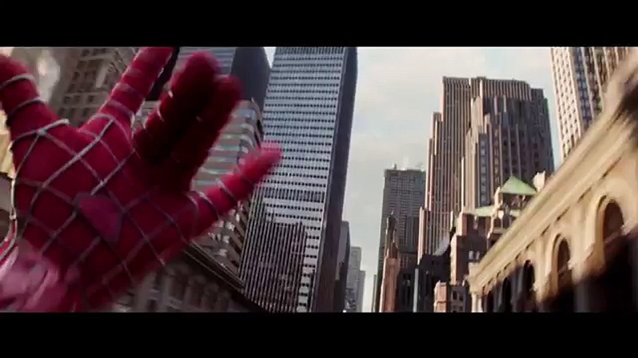 Bébé Evian revient... en Spider-Man