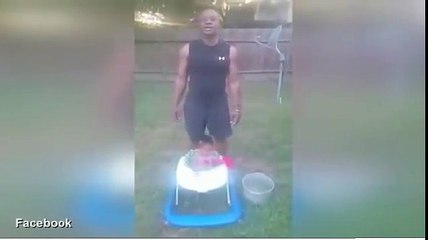 Ce grand-père indigne fait un Ice Bucket Challenge avec sa petite-fille de 10 mois