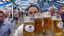 Record du monde: il porte 27 pintes de bière en une fois