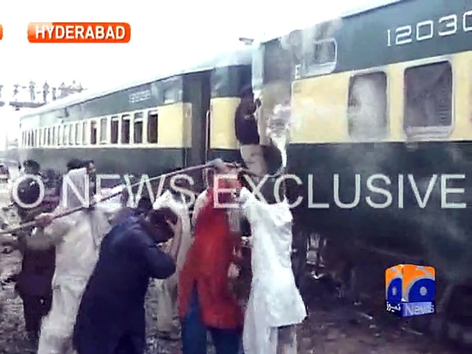 Two bogies gutted in Hyderabad station fire-Geo Reports-31 Oct 2014
