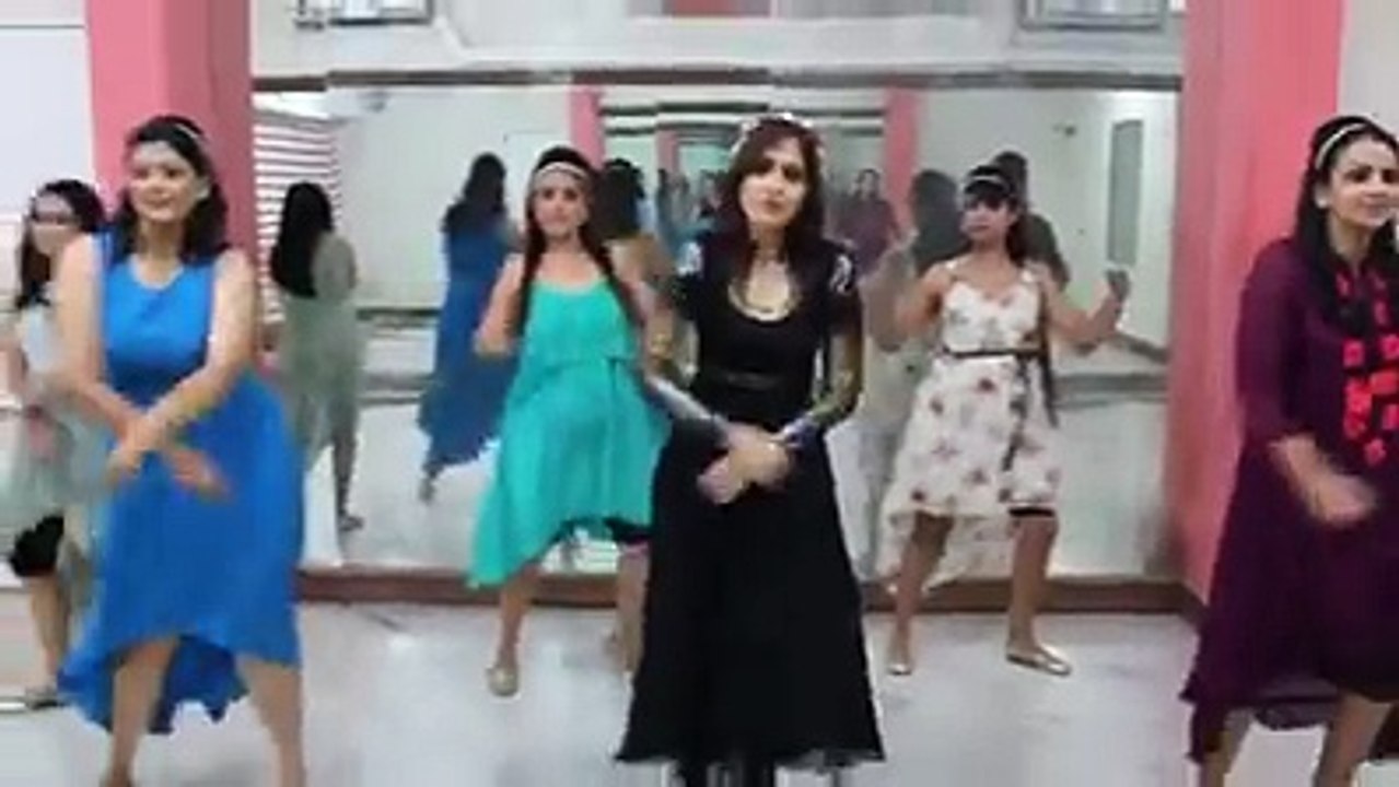 Desi Girl Dance Baby Doll Song