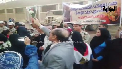 أهالى المنصورة للجيش: يا أبو دبورة ونسر وكاب.. إحنا معاك ضد الإرهاب