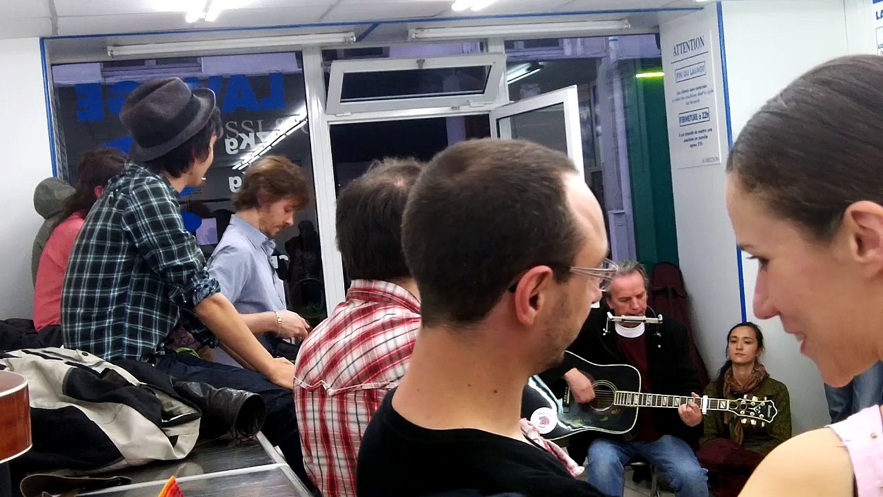 Lucie notre serveuse - Michel Froger @ Lavomatic Tour (Saison 7 - 2014-06-04)