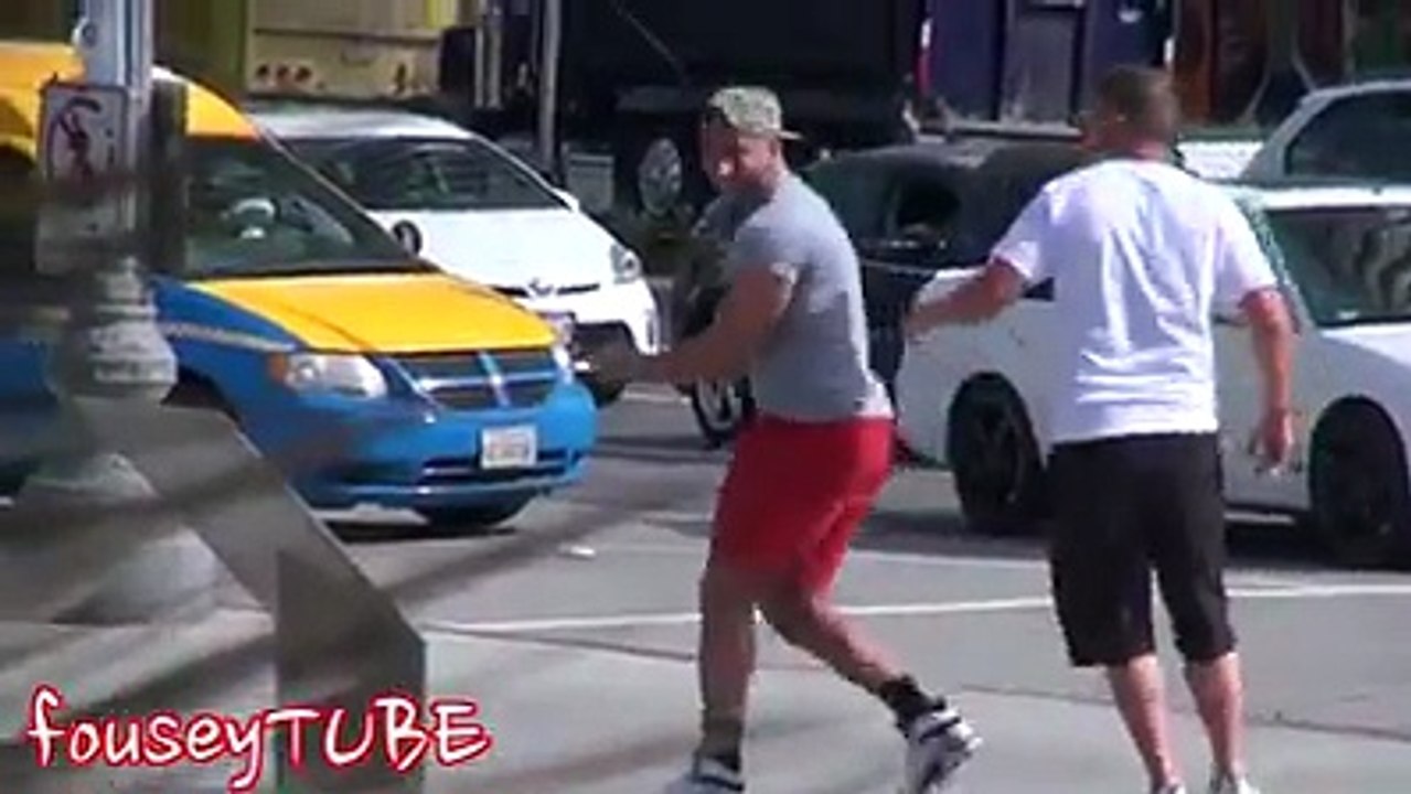 Prank - Bending peoples iPhone