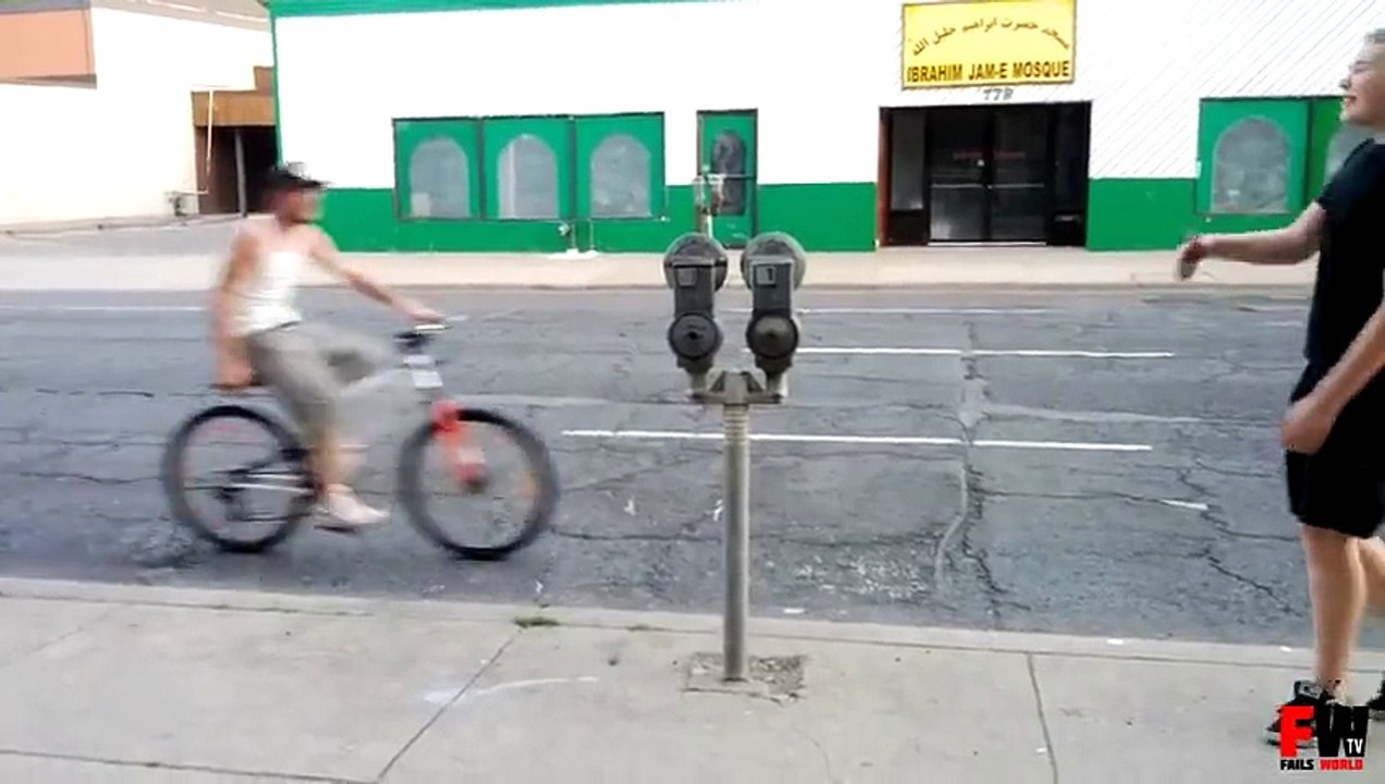 [+18 ~ Sexy Funny Girl]Jump Over Parking Meter Fail - Fails World