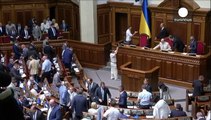 بوروشينكو يرشح اعادة انتخاب ارسيني ياتسينيوك رئيسا للوزراء