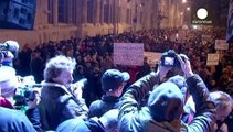 Macaristan'da hükumet geri adım attı protestolar kutlamaya dönüştü
