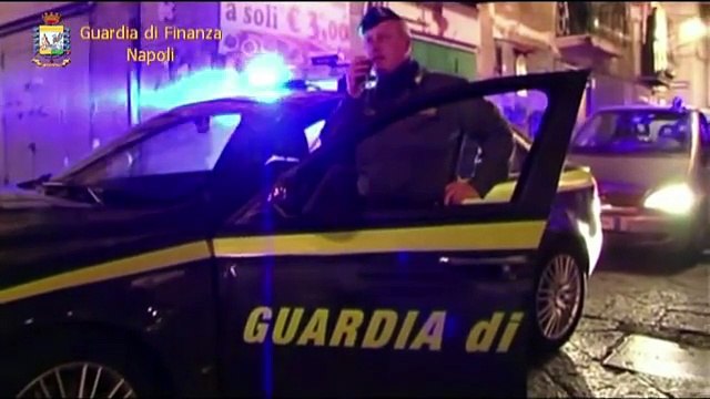 Napoli - Sequestro 2 milioni accessori griffe falsificate (31.10.14)