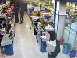 Müşteriler alışveriş yaparken soygun yaptılar