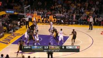 Kobe Bryant met un poster à  Matt Barnes avec un gros dunk arrière