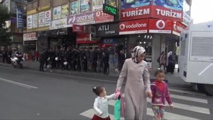 Diyarbakır'da Kepenkler Kapalı