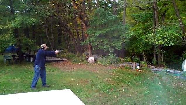 Faire tomber un arbre en tirant dessus! Smith&Wesson 500 fail.