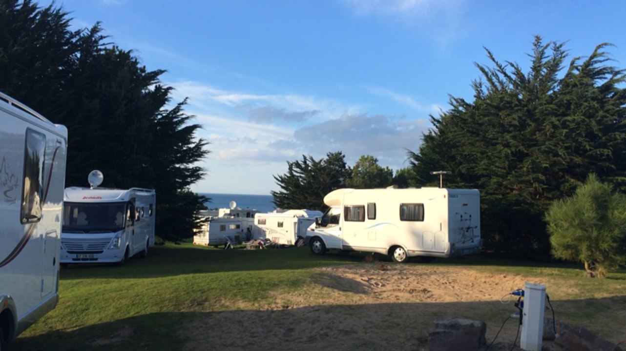 Route du Rhum : les camping-cars au Cap Frehel