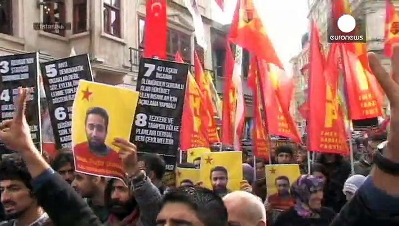 Miles de kurdos se manifiestan en Turquía