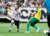 Corinthians arranca empate do Coritiba no último minuto