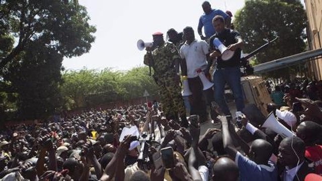 Burkina Faso's military backs Colonel Zida