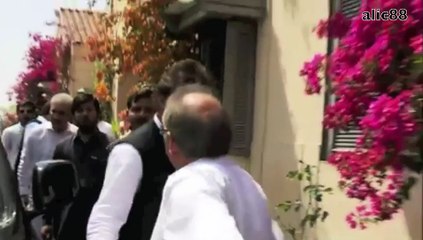 Larho Mujhay- Imran Khan's Quest for Saving Pakistan