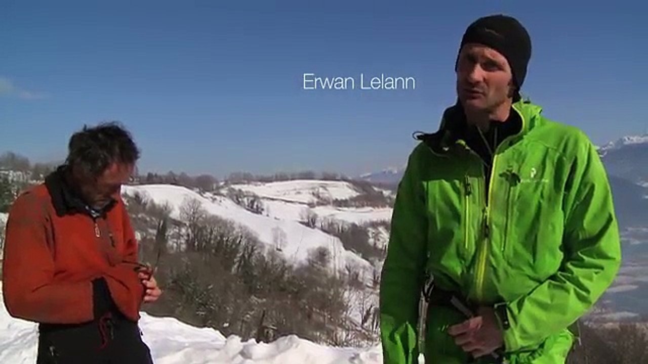 Extreme ice climbing - Cascade de l'Oule, France (V+, 5+)