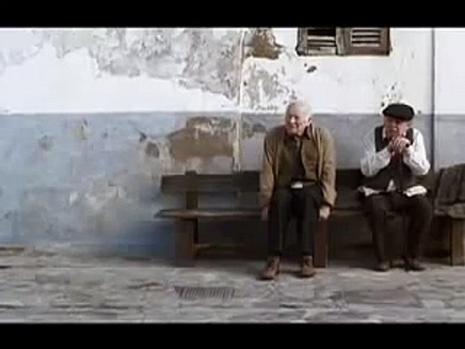 loira gostosa beijando velinho - Hot girl kissing old man (Sasha Grey)