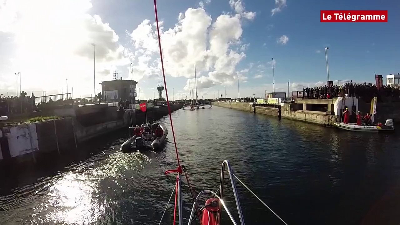 Route du Rhum - Destination Guadeloupe. Le passage des écluses sur Maître Jacques le bateau de Loïc Fequet