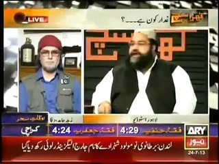 Tahir Ashrafi Badly Insulted and Thrashed By Mubashir Luqman in Khara Sach, Historical Video