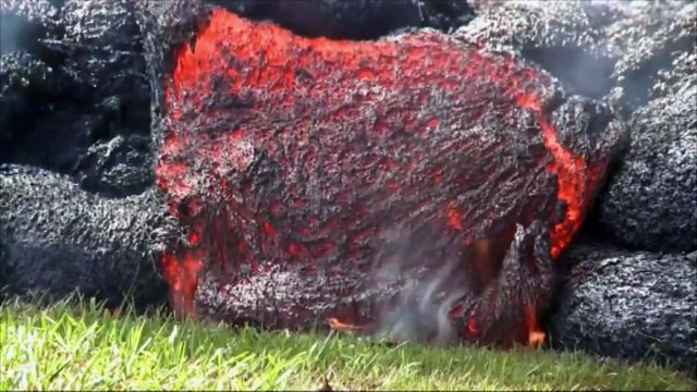 À Hawaï, les menaçantes coulées de lave du volcan Kilauea