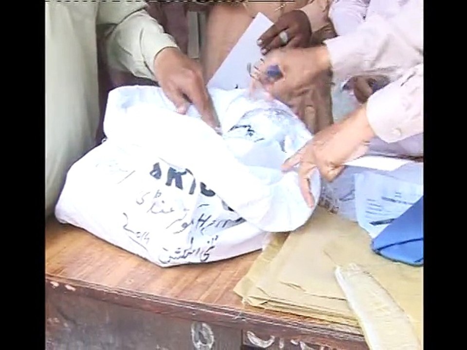 Gents Poling Station NA149 Multan-16-10-14