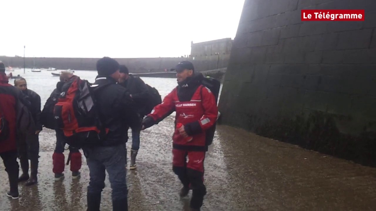 Route du Rhum - Destination Guadeloupe. Erwan Le Roux sur FenêtréA-Cardinal quitte Saint-Malo