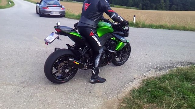 Porsche 911 Turbo vs Kawasaki Z1000 - Araba Tutkum