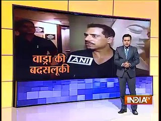 Télécharger la video: Sonia Gandhi’s Son-in-Law Robert Vadra Loses Cool, Pushes Aside Reporter’s Mic When Asked on his Involvement In Land Deals