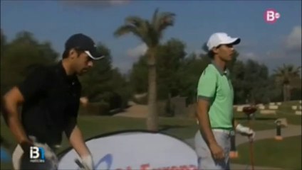 Rafael Nadal plays golf the day before his appendicitis surgery. (Nov. 2, 2014)