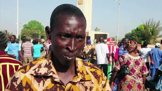 Milhares protestam em Burkina Faso