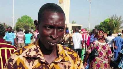 Milhares protestam em Burkina Faso