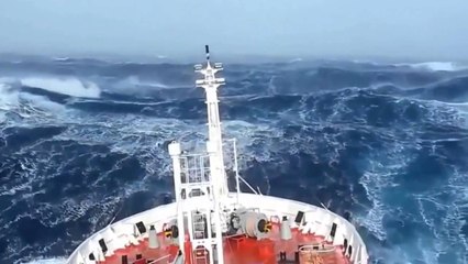 SHIPS IN STORM Horrible FOOTAGE