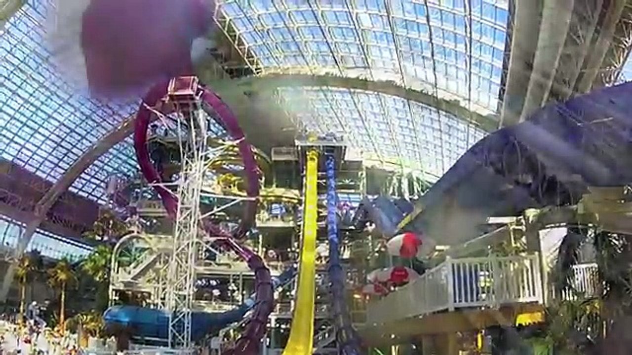 Ce mec se lance dans "le Cyclone", un toboggan aquatique qui lance les gens à 70 km/h !