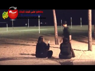 مقلب مميز في البرازيل رجل يقوم بإيهام الناس بانه يمكن اخفاء اي شيئ ويطلب منهم الهاتف النقال لكن ماذا بعد ان يحصل عليه؟؟!!