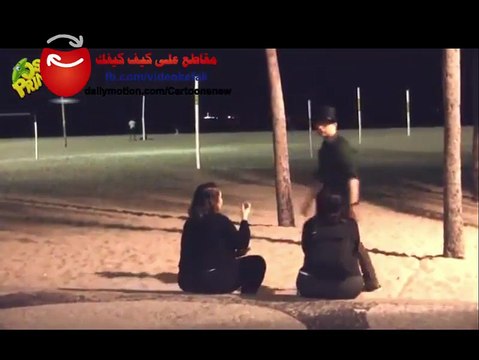 مقلب مميز في البرازيل رجل يقوم بإيهام الناس بانه يمكن اخفاء اي شيئ ويطلب منهم الهاتف النقال لكن ماذا بعد ان يحصل عليه؟؟!!
