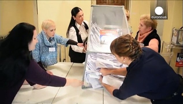 Rebels back separatist leaders in east Ukraine vote