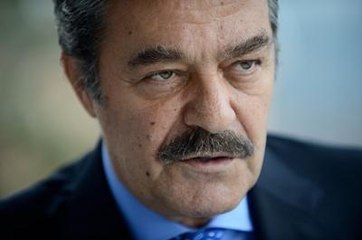 Kadir İnanır: Türkiye'de Umut Veren Tek Siyasetçi Var