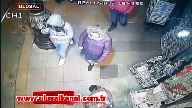 İstanbul'da tramvay yoluna ağaç devrildi: 3 yaralı