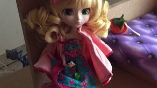 Vidéo d'Hina ma pullip:)) et vue d ensemble sur ma house en bois faite maison :)