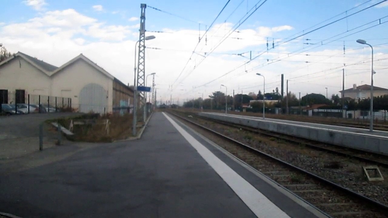 Arrivée d'une Z2 en gare de Pamiers le 03 Novembre 2014