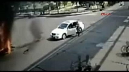 Motosikletçinin Ateş Topuna Döndüğü An!