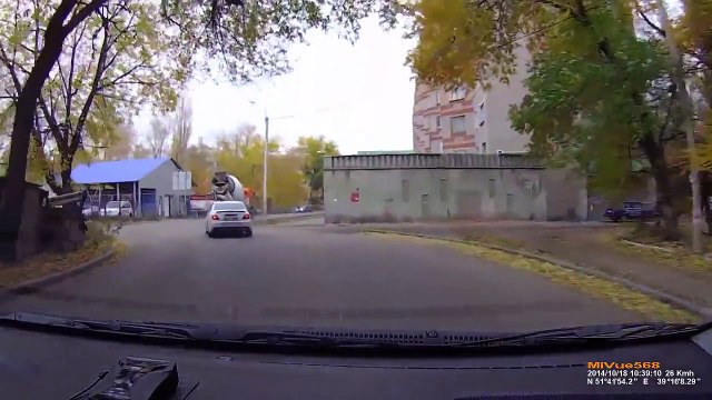 Les routes en Russie sont de véritables gruyères, la preuve ...