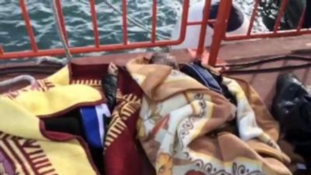 Tekne Faciasında Ölenlerin Cenazeleri Kıyıya Getirildi