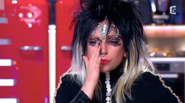 Lady Gaga en larmes - ZAPPING PEOPLE DU 03/11/2014