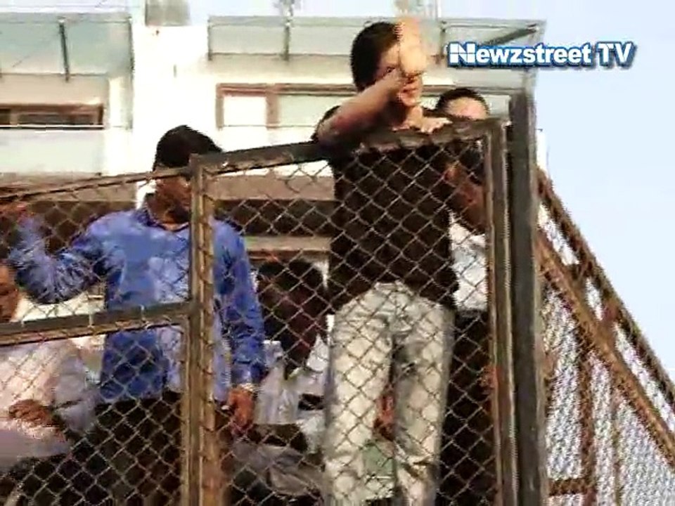 Overwhelmed SRK celebrates birthday with media and fans